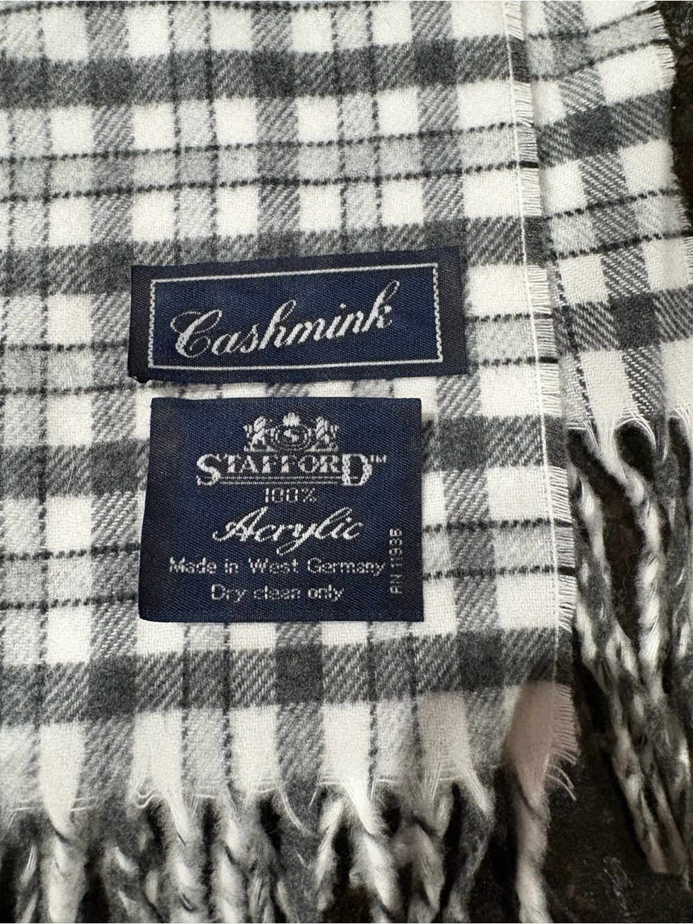 Stafford Cashmink Plaid Fringe Scarf in Gray & White